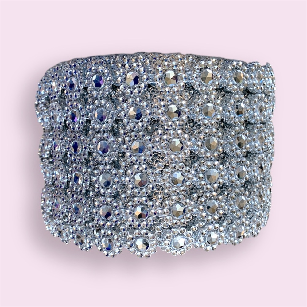 Roll of silvery jewel fringe for garments